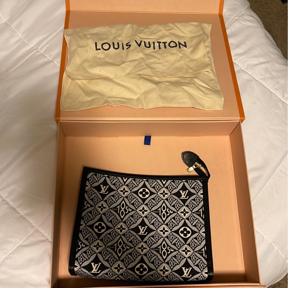 SOLD‼️ Louis Vuitton 1854 Clutch